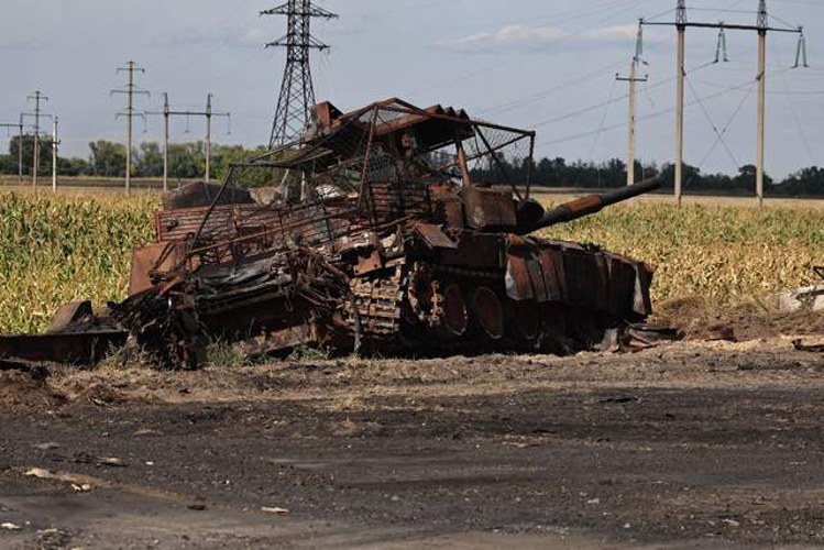Знищена російська військова техніка на полі бою