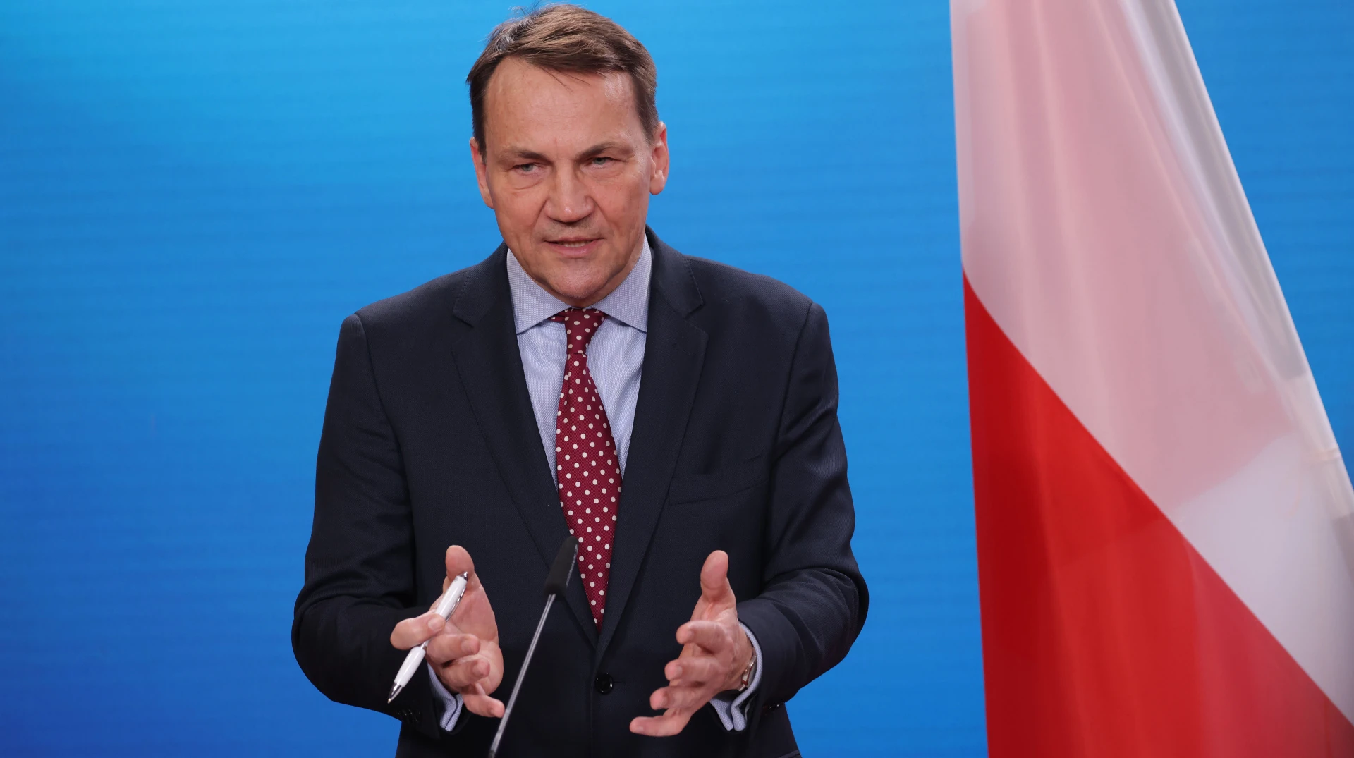 Сікорський закликав пришвидшити оборонну підготовку Польщі