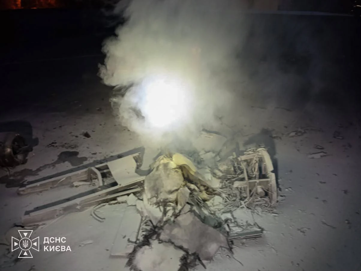 Падіння уламків БПЛА на заклад освіти в Києві: що відомо про інцидент