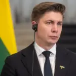 Прапор Литви на тлі карти Сувальського коридору